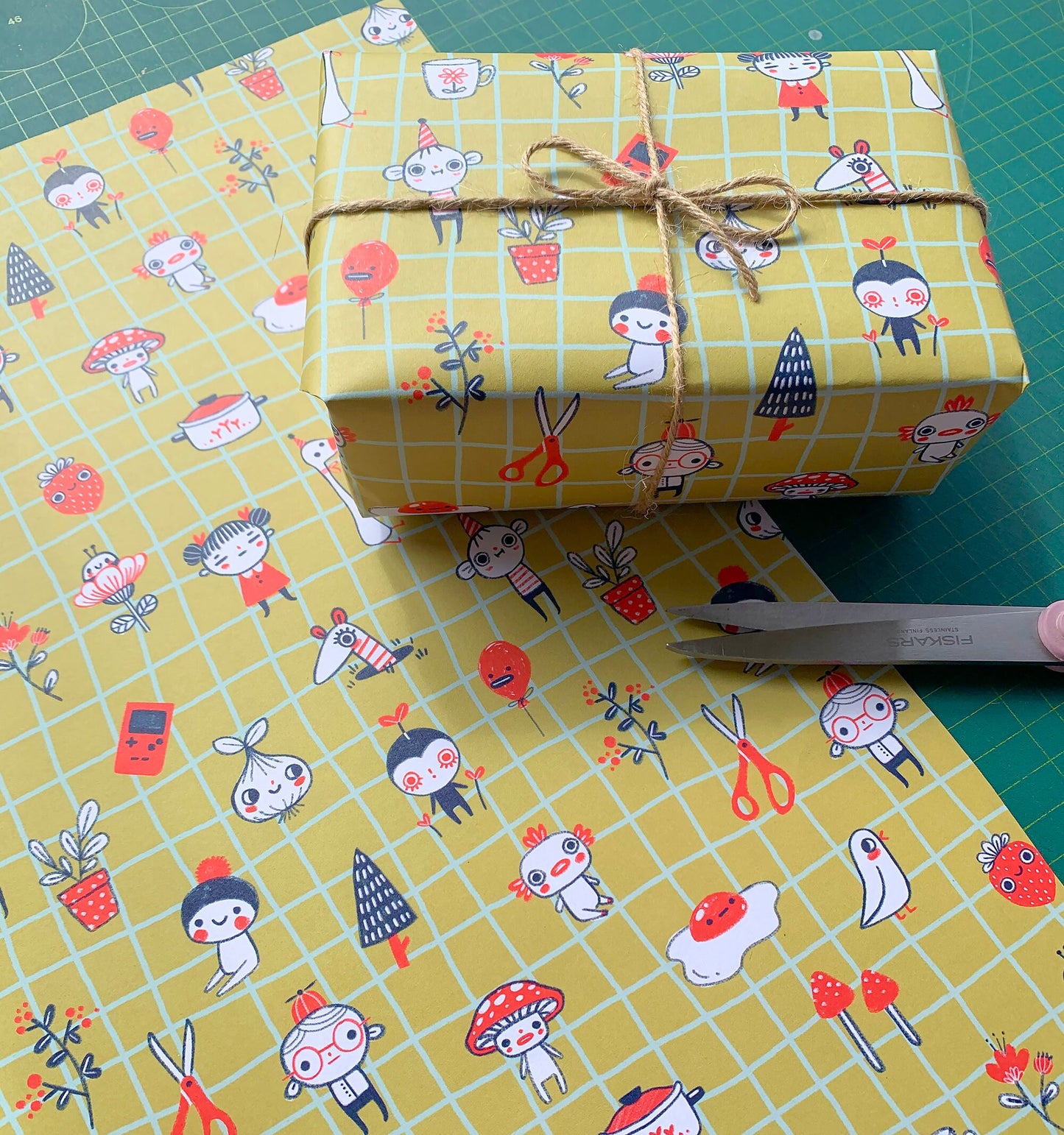 Friends & Bobs (Mustard) - Wrapping Paper - 3 PACK